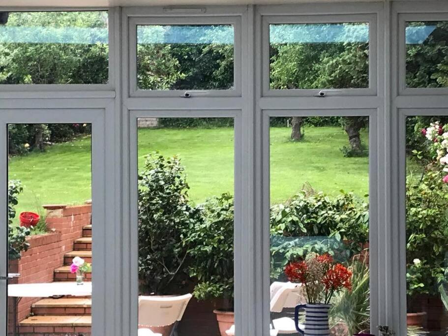 Rose Garden House Villa Luton  Dış mekan fotoğraf
