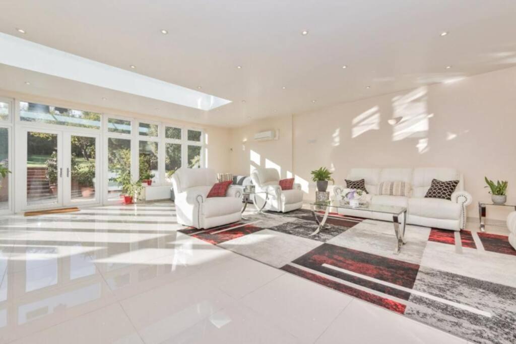 Rose Garden House Villa Luton  Dış mekan fotoğraf
