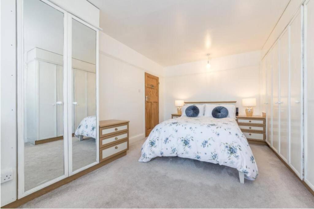 Rose Garden House Villa Luton  Dış mekan fotoğraf