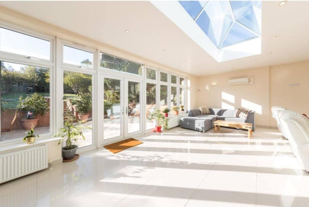 Rose Garden House Villa Luton  Dış mekan fotoğraf