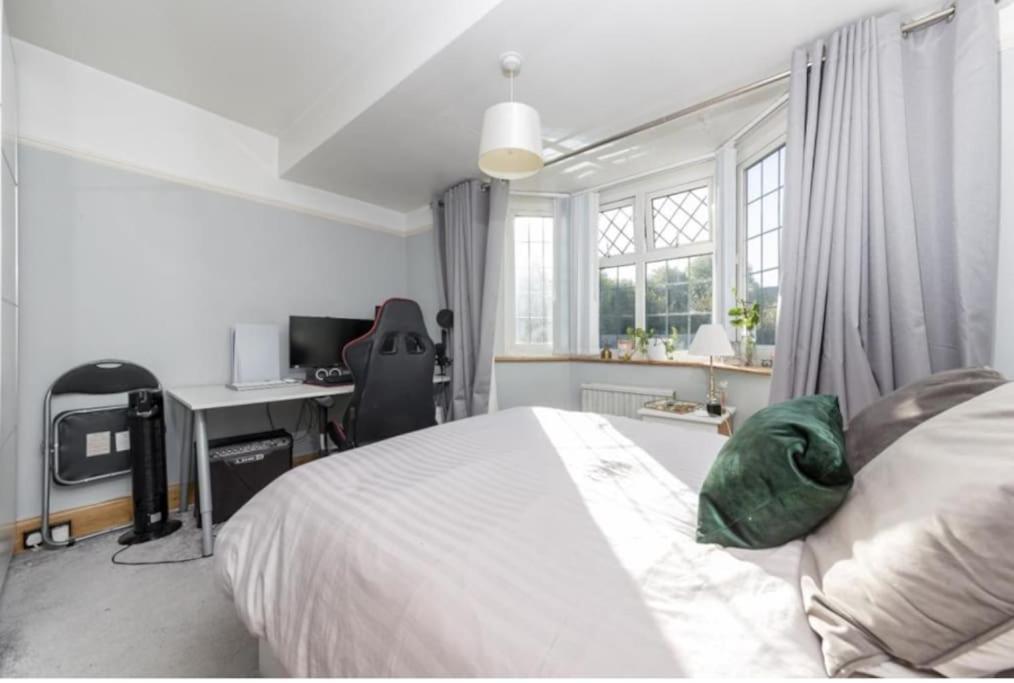 Rose Garden House Villa Luton  Dış mekan fotoğraf
